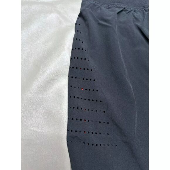 Under Armour UA Speedpocket Men Shorts Large Fitted Active 9" Inseam NEW - Picture 4 of 6